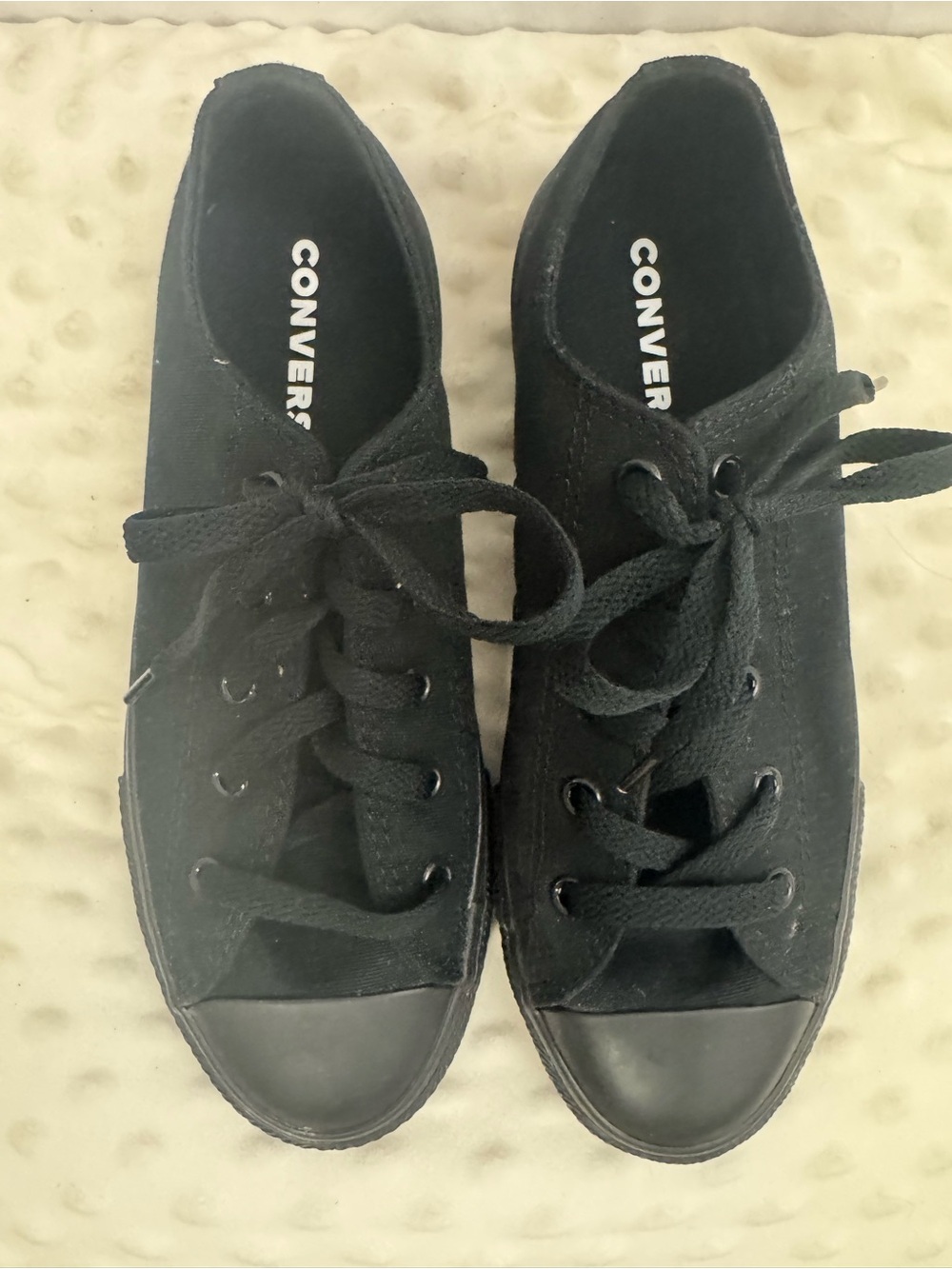 BRAND NEW CONVERSE NEVER WORN
